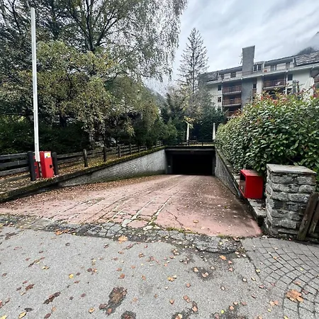 아파트 The Queen In The Snow *